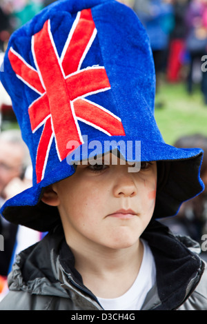 Junge trägt einen Hut auf die Königin Diamond Jubilee Celebration in St James' Park, London, UK Stockfoto