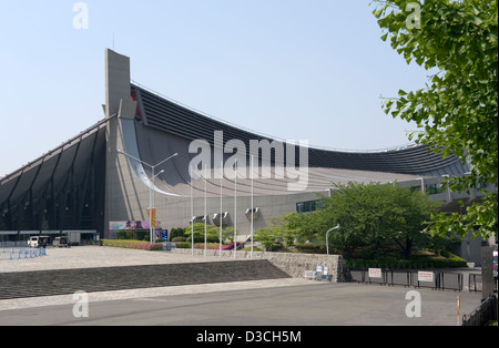 Yoyogi National Stadium in Tokio, entworfen von Architekten Kenzo Tange für die Olympischen Sommerspiele 1964 erbaut ist heute noch ein beliebter Treffpunkt Stockfoto