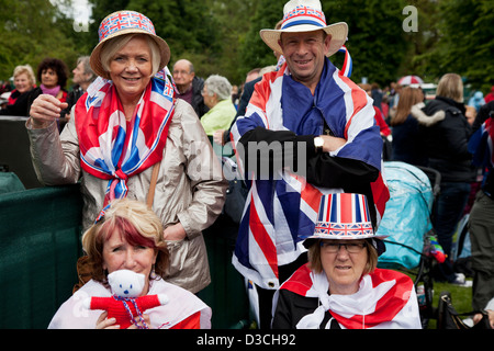 Menschen verkleidet für die Königin Jubiläumsfeier in St James' Park, London Stockfoto