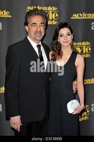 Joe Mantegna, Gia Mantegna im Ankunftsbereich für das 21. jährlichen Movieguide Awards, Universal Hilton und Türme Ballroom, Los Angeles, CA 15. Februar 2013. Foto von: Dee Cercone/Everett Collection Stockfoto