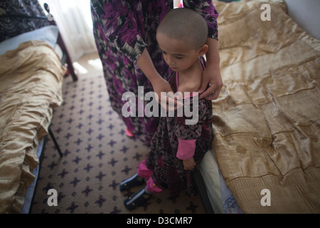 Kinder mit Kinderlähmung an die republikanische Kinder-Reha-Zentrum, 20 km von Duschanbe, Tadschikistan Stockfoto