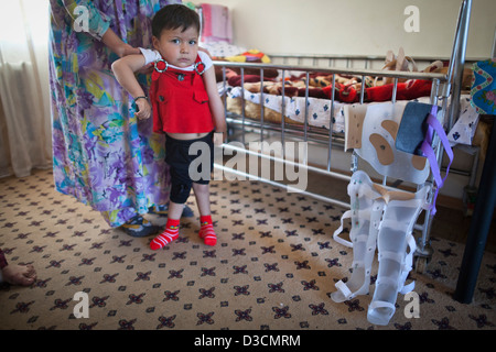 Kinder mit Kinderlähmung an die republikanische Kinder-Reha-Zentrum, 20 km von Duschanbe, Tadschikistan Stockfoto