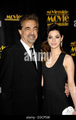 Joe Mantegna, Gia Mantegna im Ankunftsbereich für das 21. jährlichen Movieguide Awards, Universal Hilton und Türme Ballroom, Los Angeles, CA 15. Februar 2013. Foto von: Michael Germana/Everett Collection Stockfoto