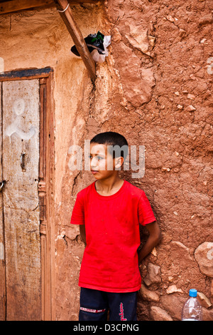 Junge im Berber-Dorf, Marrakesch, Marokko Stockfoto