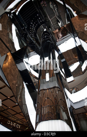 Spiegelreflexionen im inneren Treppe Rolltreppe Westfield Shopping Centre Pitt Street Sydney Australia Stockfoto