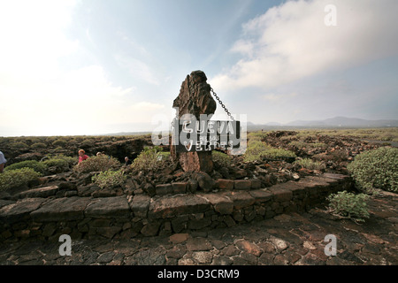 Arrieta, Spanien, der Eingang zu der Cueva de Los Verdes Stockfoto