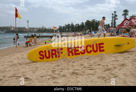 Sydney, Australien, Surfbrett mit den Worten Surf Rescue Stockfoto