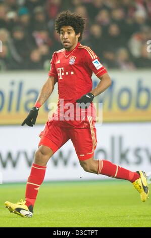 Münchner Dante spielt den Ball in der deutschen Bundesliga-Fußballspiel zwischen VfL Wolfsburg und FC Bayern München, in der Volkswagen Arena in Wolfsburg, Deutschland, 15. Februar 2013. Foto: Sebastian Kahnert Stockfoto