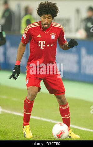 Münchner Dante spielt den Ball in der deutschen Bundesliga-Fußballspiel zwischen VfL Wolfsburg und FC Bayern München, in der Volkswagen Arena in Wolfsburg, Deutschland, 15. Februar 2013. Foto: Sebastian Kahnert Stockfoto