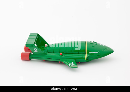 Schneiden Sie Nahaufnahme von Thunderbird 2 Diecast Model vor einem weißen Hintergrund aus Stockfoto