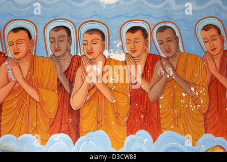 Linie von buddhistischen Mönchen gemalt an der Wand des Isurumuniya Tempels, Sri Lanka Stockfoto