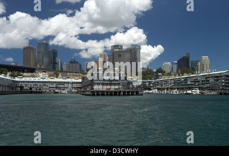 Sydney, Australien, die Skyline von Sydney mit Wharf Theatre Stockfoto