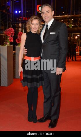 Deutsche Schauspielerin Lisa Martinek und Giulio Riccarelli erreichen die 63. jährlichen internationalen Filmfestspiele Berlin aka Berlinale in Berlin, Deutschland, 16. Februar 2013. Das öffentliche Programm der internationalen Filmfestspiele Berlin zeigt etwa 400 Filme pro Jahr, meist internationale oder europäische Premieren. Foto: Jens Kalaene/dpa Stockfoto