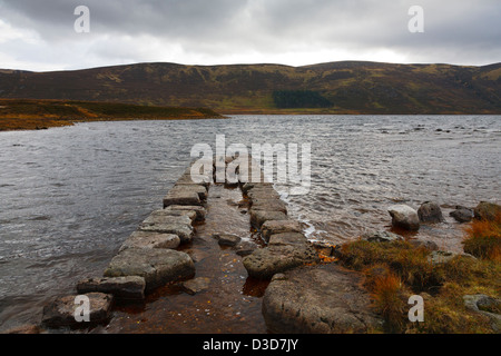 Loch Muick in Glen Muick auf dem Anwesen Balmoral in Aberdeenshire Stockfoto