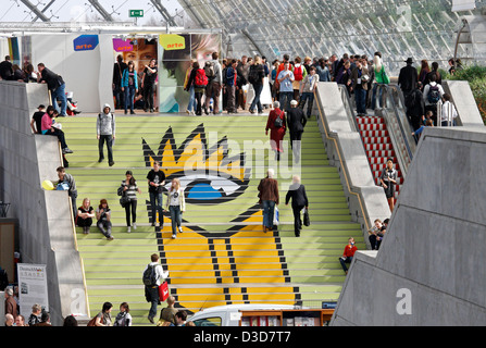 Leipzig, Deutschland, während Besucher auf der Treppe von der Haupthalle von der Leipziger Buchmesse Stockfoto