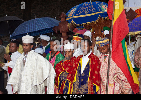 A Straße Zug der Kirche Priester und Diakone während Timkat (fest der Epiphanie), Gondar, Äthiopien Stockfoto