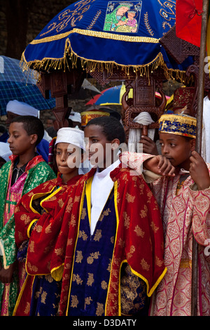 A Straße Zug der Kirche Priester und Diakone während Timkat (fest der Epiphanie), Gondar, Äthiopien Stockfoto