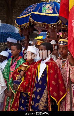 A Straße Zug der Kirche Priester und Diakone während Timkat (fest der Epiphanie), Gondar, Äthiopien Stockfoto