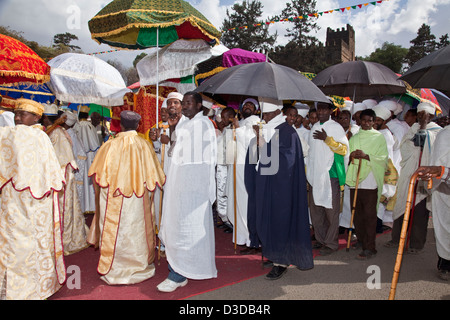 A Straße Zug der Kirche Priester und Diakone während Timkat (fest der Epiphanie), Gondar, Äthiopien Stockfoto