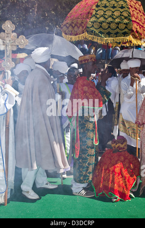 A Straße Zug der Kirche Priester und Diakone während Timkat (fest der Epiphanie), Gondar, Äthiopien Stockfoto