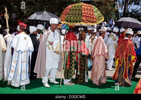 A Straße Zug der Kirche Priester und Diakone während Timkat (fest der Epiphanie), Gondar, Äthiopien Stockfoto