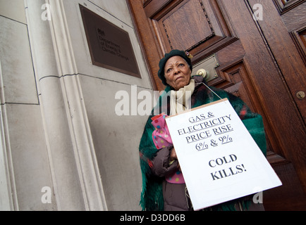 Tausende von kalten Häusern jeden Winter sterben, entscheiden Haushalte zwischen Heizung und Essen, wie Heizkosten ein neues Rekordhoch schlagen. Stockfoto