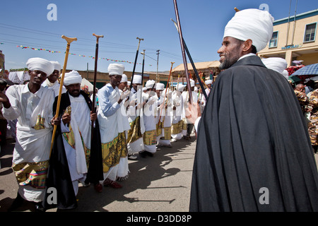 A Straße Zug der Kirche Priester und Diakone während Timkat (fest der Epiphanie), Gondar, Äthiopien Stockfoto