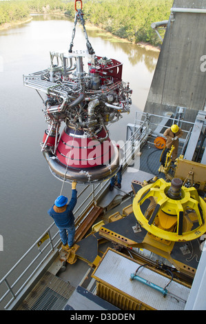 J-2 X Motor in a-2 Prüfstand (NASA, J-2 X, SLS, 11.02.13) Stockfoto