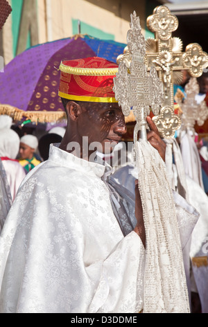 A Straße Zug der Kirche Priester und Diakone während Timkat (fest der Epiphanie), Gondar, Äthiopien Stockfoto