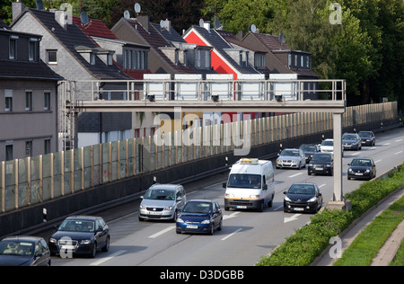 Essen, Deutschland, Feierabendverkehr auf der Autobahn A40 Stockfoto