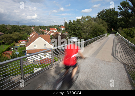 Essen, Deutschland, Radweg auf einer ehemaligen Bahntrasse Stockfoto