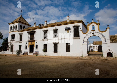 FINCA LA RUIZA, HUELVA, Spanien, 21. Februar 2008: Das große 19. Jahrhundert Herrenhaus der Familie Prieto De La Cal von wo sie ihre Ganaderiaand laufen wo sie brüten einige der wildesten Stiere in Spanien. Stockfoto