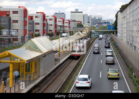 Essen, Deutschland, Feierabendverkehr auf der Autobahn A40 Stockfoto