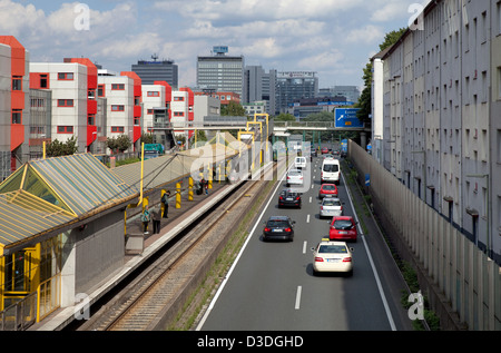 Essen, Deutschland, Feierabendverkehr auf der Autobahn A40 Stockfoto