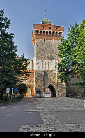 Gotische St. Florians Tor (Brama Florianska) in Krakau, Polen Stockfoto