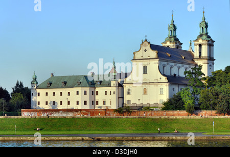 Sankt-Stanislaus-Kirche und das Kloster Paulinite in Krakau, Polen. Historische Sehenswürdigkeit. Stockfoto