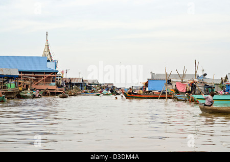 Kampong Luang, schwimmenden Dorf auf der westlichen Seite des Tonle Sap Sees, Pursat Provinz, Kambodscha. Stockfoto