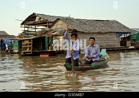 Kampong Luang, schwimmenden Dorf auf der westlichen Seite des Tonle Sap Sees, Pursat Provinz, Kambodscha. Stockfoto