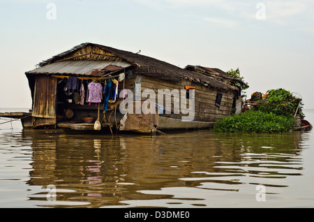 Kampong Luang, schwimmenden Dorf auf der westlichen Seite des Tonle Sap Sees, Pursat Provinz, Kambodscha. Stockfoto