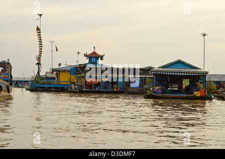 Kampong Luang, schwimmenden Dorf auf der westlichen Seite des Tonle Sap Sees, Pursat Provinz, Kambodscha. Stockfoto