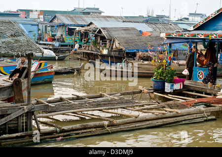 Kampong Luang, schwimmenden Dorf auf der westlichen Seite des Tonle Sap Sees, Pursat Provinz, Kambodscha. Stockfoto