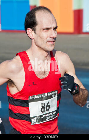 Brighton, UK, Sonntag, 17. Februar 2013. Vorderen Läufer am vorletzten Meile Brighton Halbmarathon. Alamy Live-Nachrichten Stockfoto