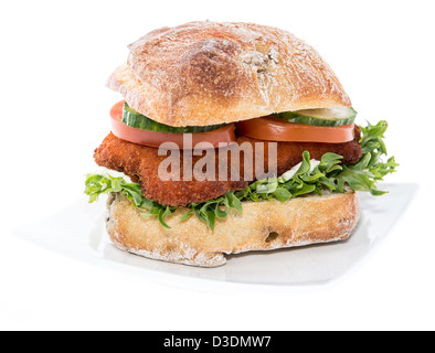 Hähnchenschnitzel auf einer Rolle isoliert auf weißem Hintergrund Stockfoto