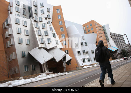 16. Februar 2013 - Cambridge, Massachusetts, USA - The Ray und Maria Stata Center entworfen von Pritzker-Preisträgers Architekt Frank Gehry für das Massachusetts Institute of Technology in Cambridge, Massachusetts auf Samstag, 16. Februar 2013. (Bild Kredit: Nicolaus Czarnecki/ZUMAPRESS.com ©) Stockfoto