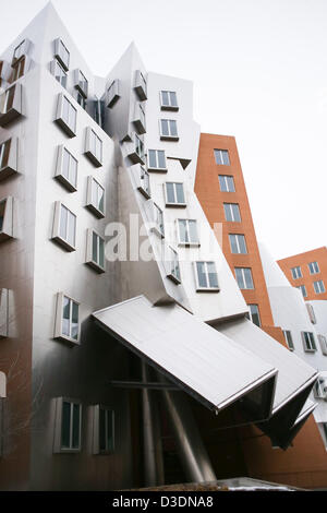 16. Februar 2013 - Cambridge, Massachusetts, USA - The Ray und Maria Stata Center entworfen von Pritzker-Preisträgers Architekt Frank Gehry für das Massachusetts Institute of Technology in Cambridge, Massachusetts auf Samstag, 16. Februar 2013. (Bild Kredit: Nicolaus Czarnecki/ZUMAPRESS.com ©) Stockfoto