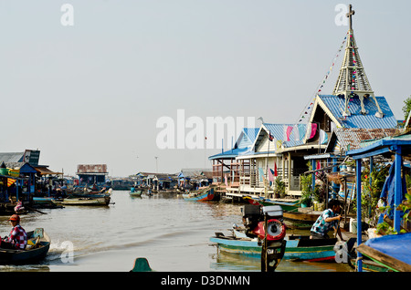 Kampong Luang, schwimmenden Dorf auf der westlichen Seite des Tonle Sap Sees, Pursat Provinz, Kambodscha. Stockfoto