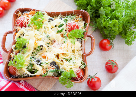 Bandnudeln mit Käse gebacken im Ofen, Nudeln closeup Stockfoto