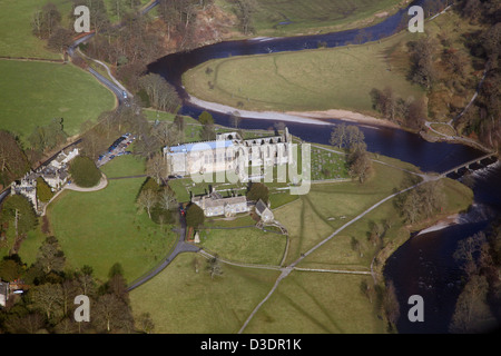 Luftaufnahme von Bolton Priory innerhalb der Bolton Abbey Estate in North Yorkshire Stockfoto