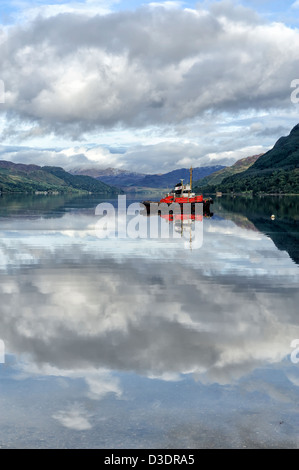 Spiegel wie Reflexionen, Loch Duich, Schottland Stockfoto