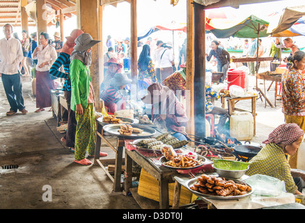 asiatischen Imbissbuden im Kep-Markt Kambodscha Stockfoto